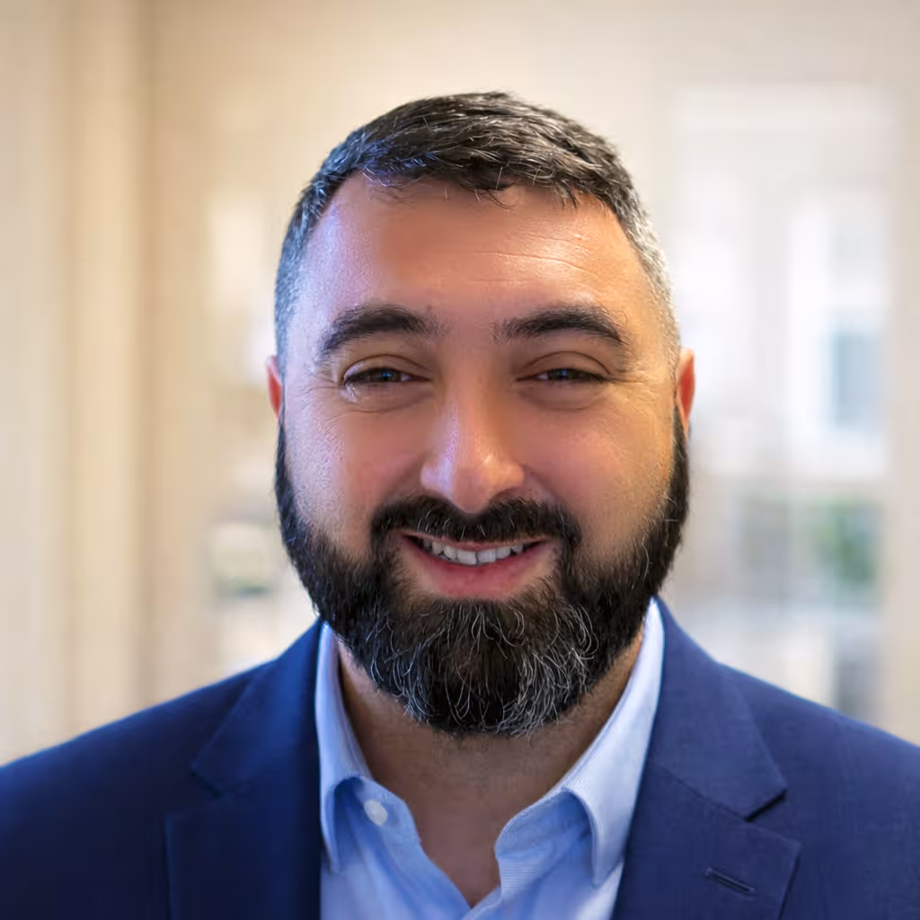 Aaron Chachamovits Headshot